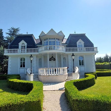 Castle Garden *** Apartamento Szombathely Exterior foto