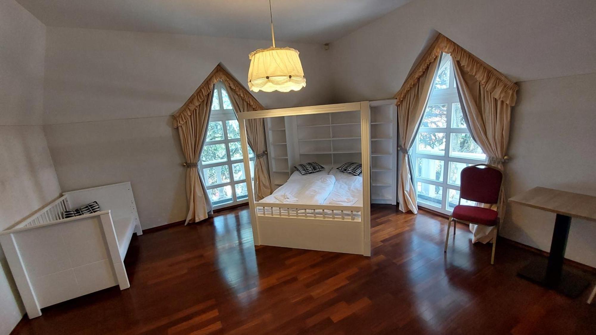 Castle Garden *** Apartamento Szombathely Quarto foto