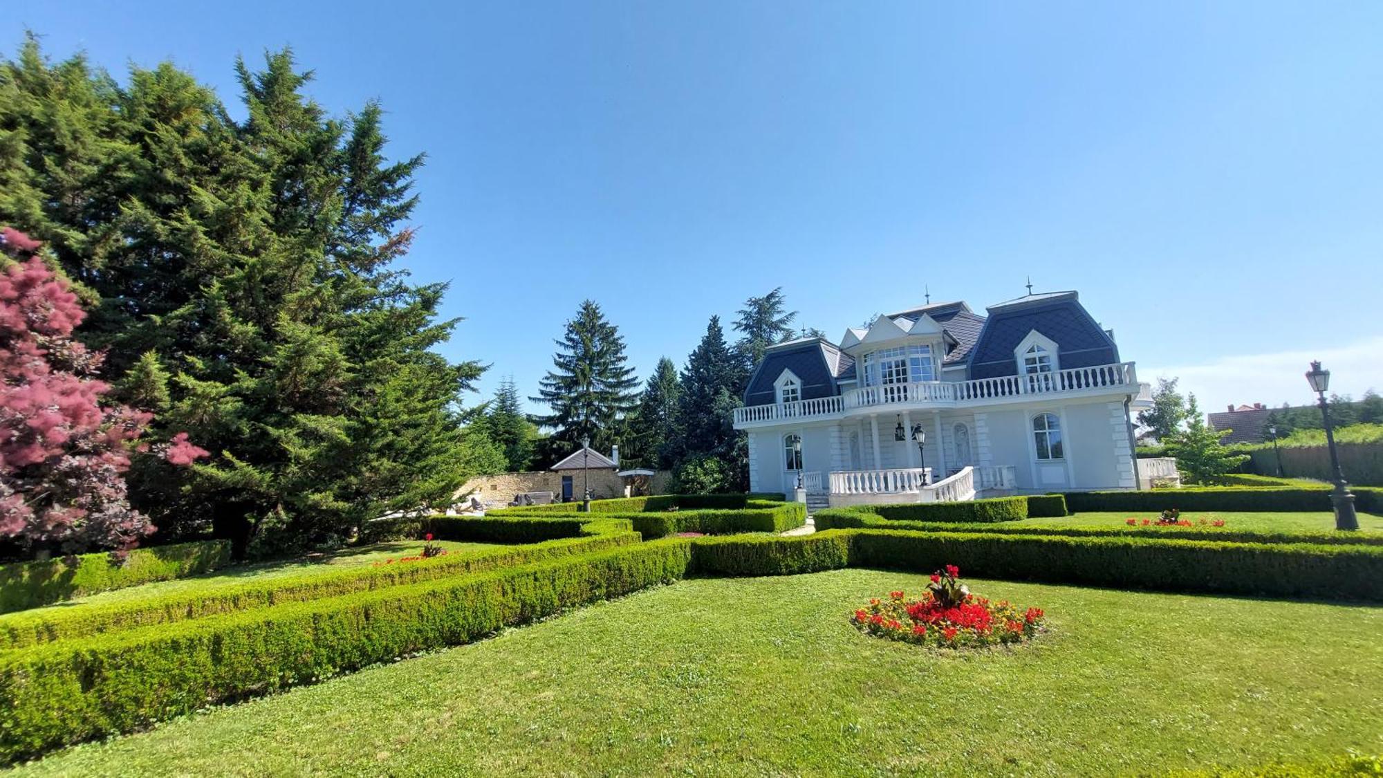 Castle Garden *** Apartamento Szombathely Exterior foto