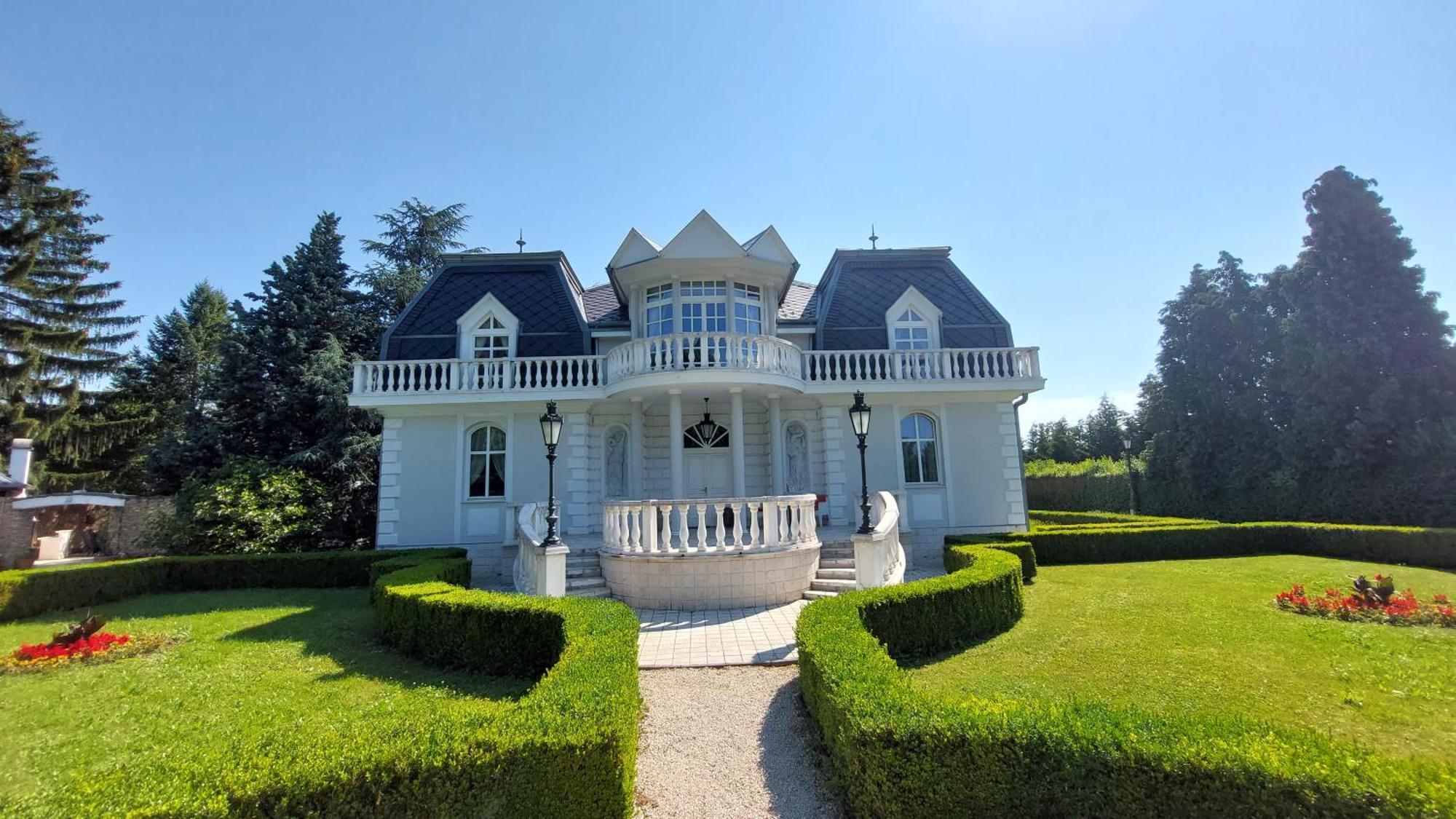 Castle Garden *** Apartamento Szombathely Exterior foto